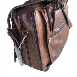 TUMI MEN’S BROWN LEATHER BRIEFCASE